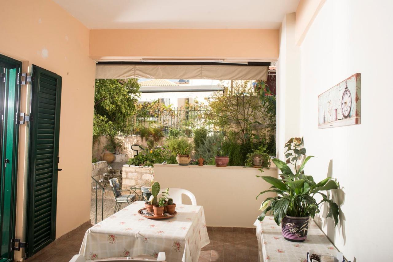 Maisonette With Garden In The Heart Of The Historical Kalamata Center Exteriör bild