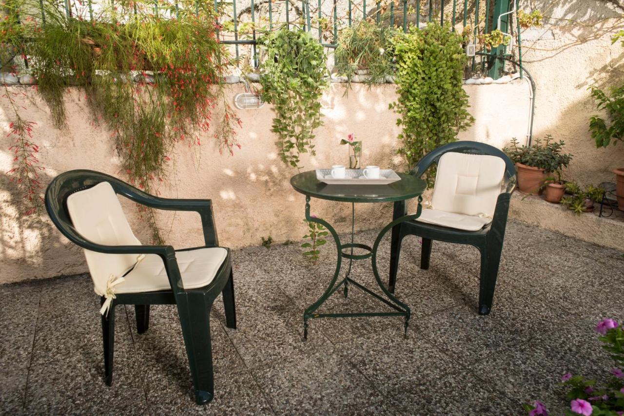 Maisonette With Garden In The Heart Of The Historical Kalamata Center Exteriör bild