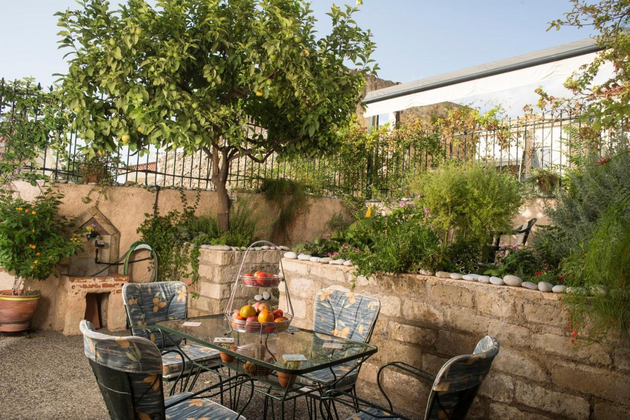 Maisonette With Garden In The Heart Of The Historical Kalamata Center Exteriör bild